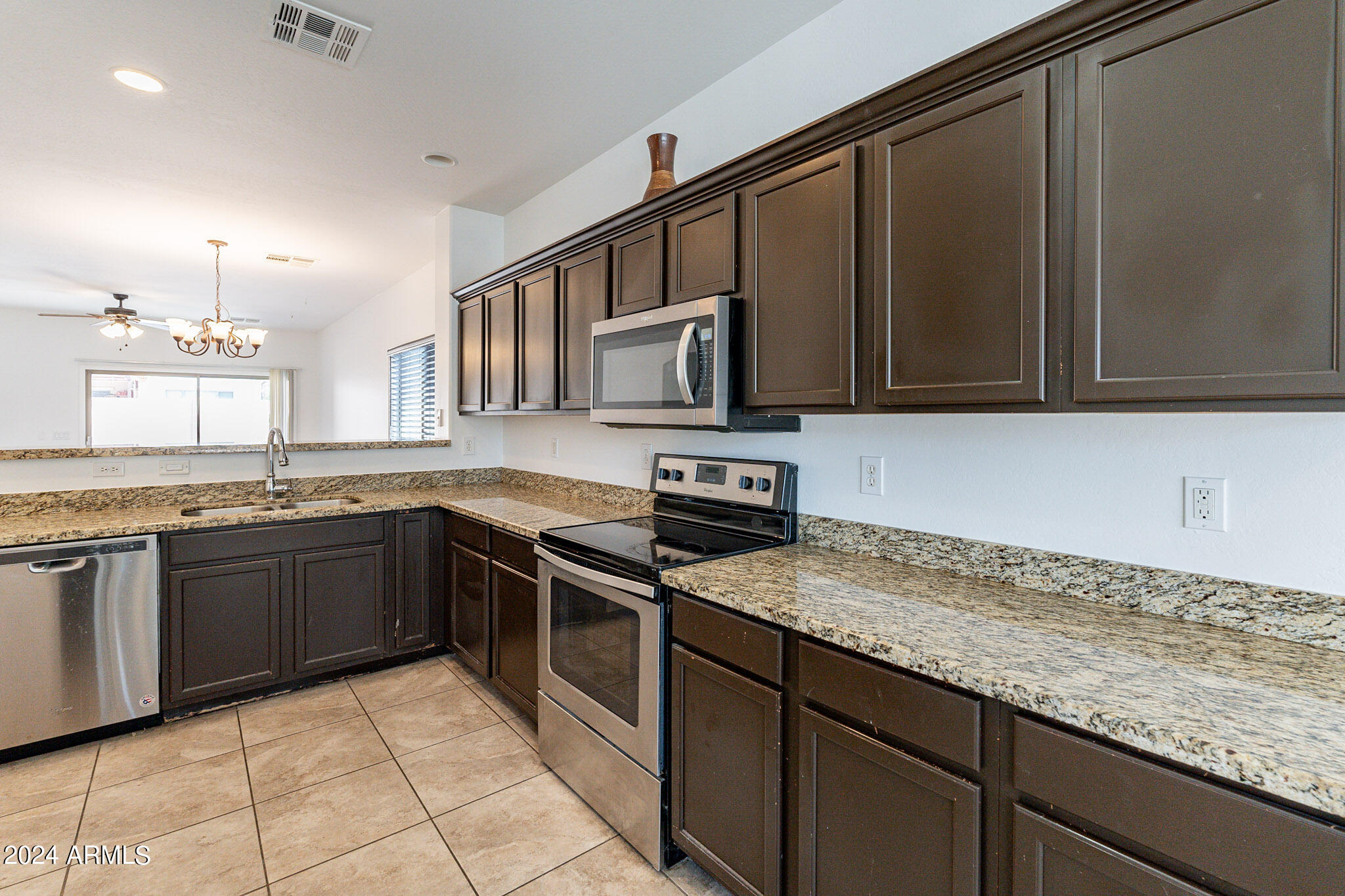 10212 West Chipman Road Tolleson, AZ 85353 - Photo 8 of 28 Kitchen