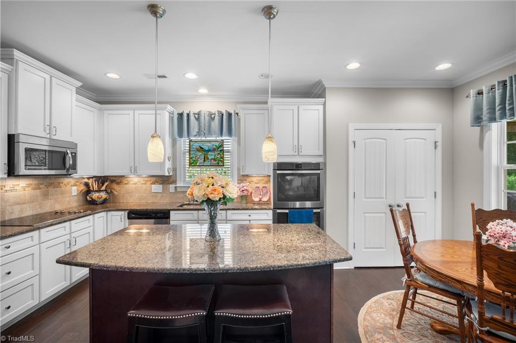 6908 River Gate Court Oak Ridge, NC 27310 - Photo 2 of 32 Gallery Image 2
