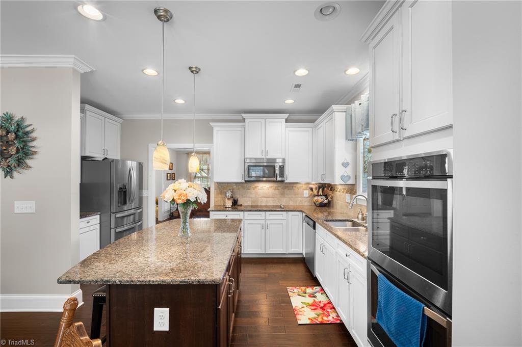 6908 River Gate Court Oak Ridge, NC 27310 - Photo 8 of 32 Gallery Image 8
