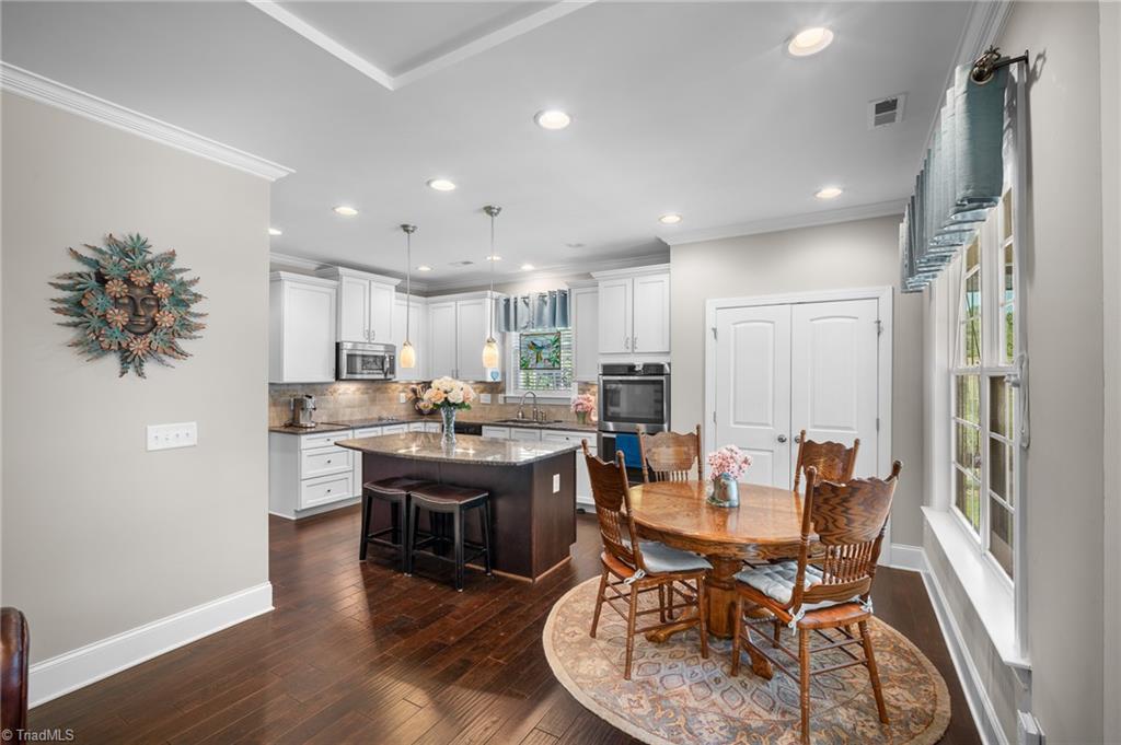 6908 River Gate Court Oak Ridge, NC 27310 - Photo 9 of 32 Gallery Image 9