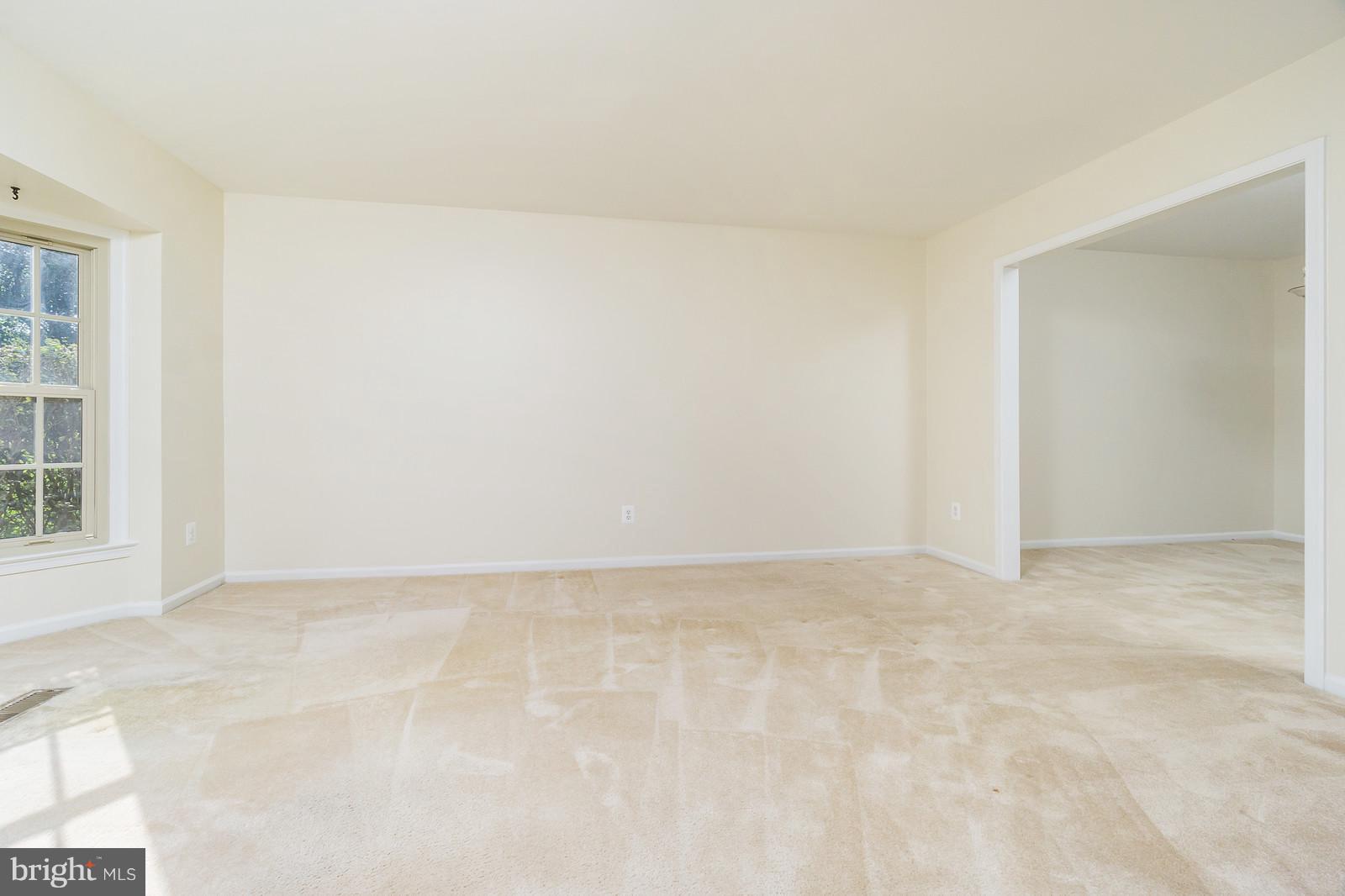 8517 Lakinhurst Lane Springfield, VA 22152 - Photo 9 of 26 Living Room