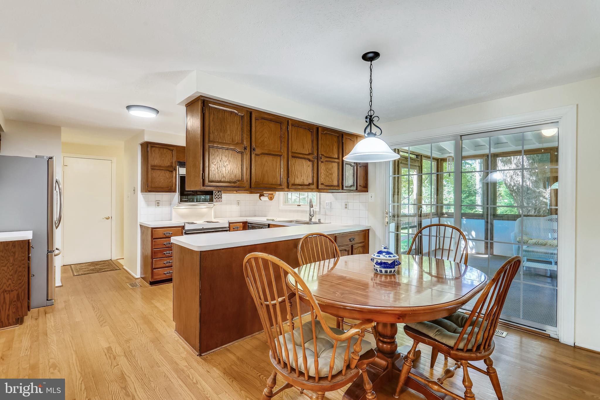 9301 Huntmaster Road Laytonsville, MD 20882 - Photo 29 of 99 Breakfast area has access to screened porch