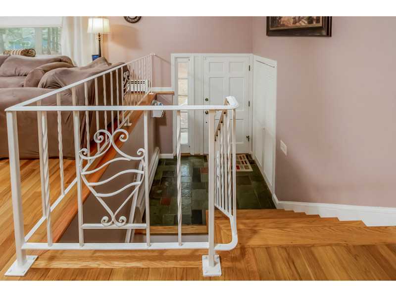 18 Meadowbrook Road Richmond, RI 02898 - Photo 17 of 25 Entry.