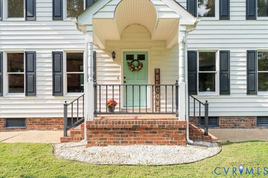 5170 Hurop Road Sandston, VA 23150 - Photo 4 of 20 Covered entry.