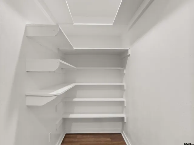 a view of a house with backyard and garden