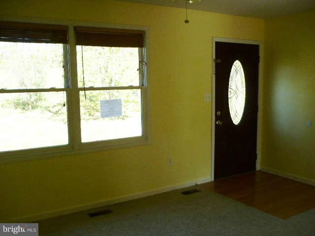 224 Mountainside Road Harpers Ferry, WV 25425 - Photo 9 of 19 Living Room