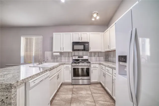 $2,550 | 1989 Songbird Court, Henderson, NV 89012