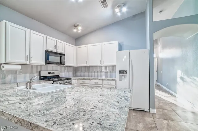 $2,550 | 1989 Songbird Court, Henderson, NV 89012