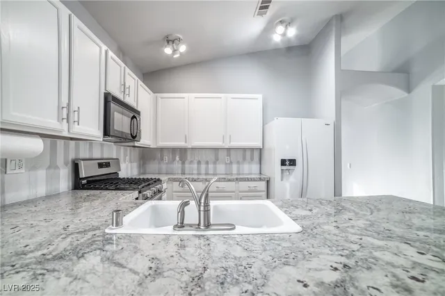 $2,550 | 1989 Songbird Court, Henderson, NV 89012