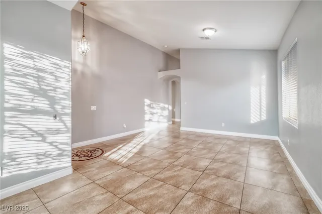 $2,550 | 1989 Songbird Court, Henderson, NV 89012