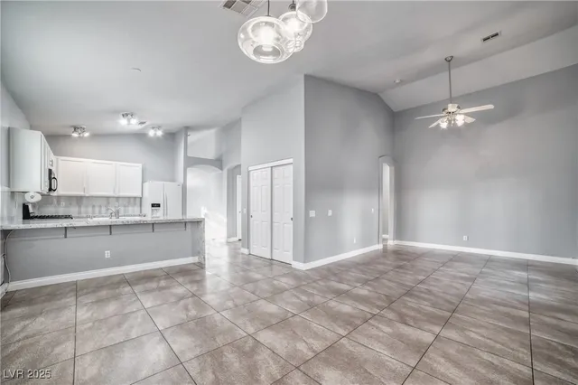 $2,550 | 1989 Songbird Court, Henderson, NV 89012