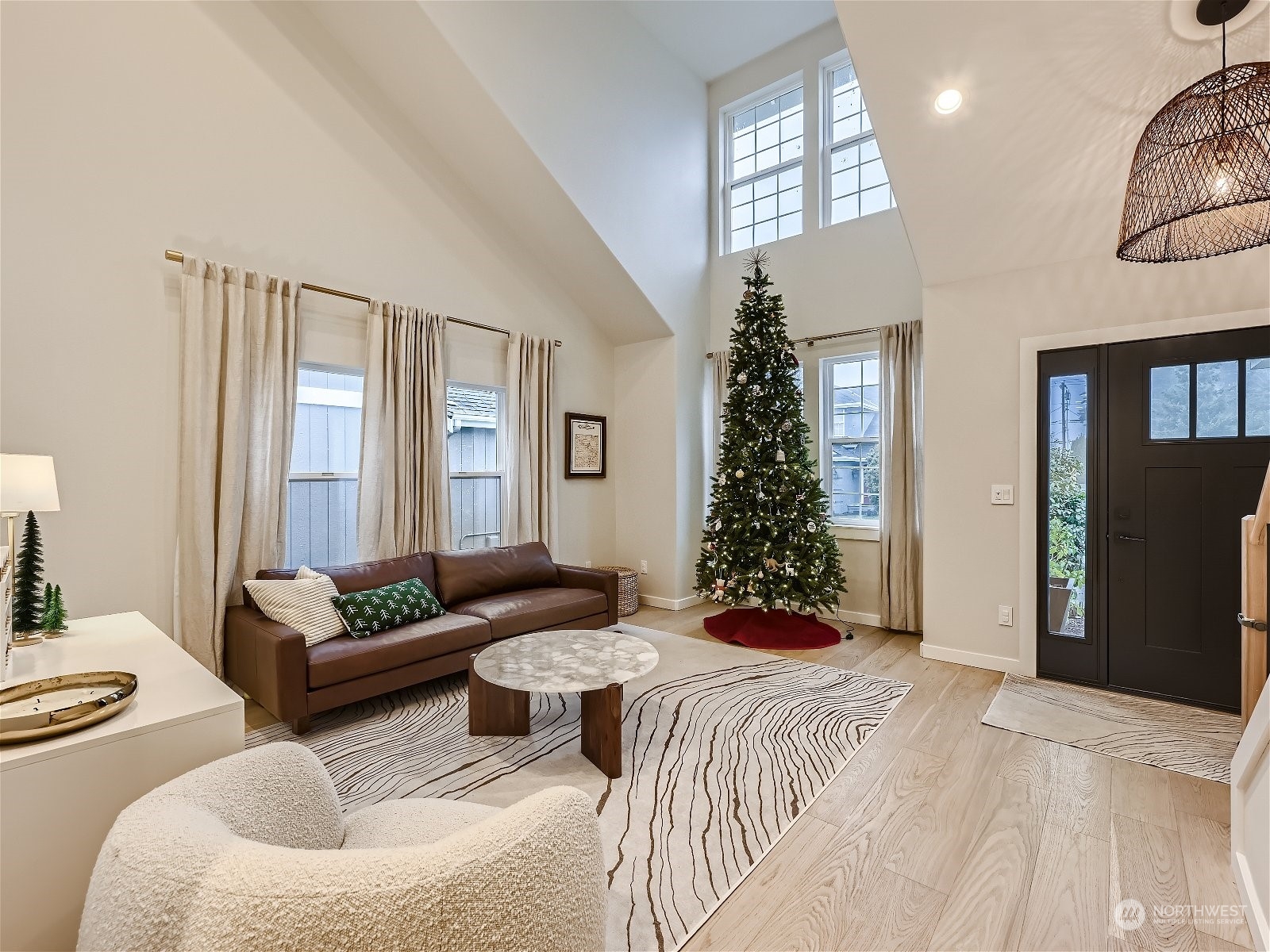 8610 196th Street Southwest Edmonds, WA 98026 - Photo 3 of 23 Gallery Image 3