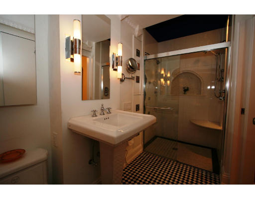 19 Garrison Road, Unit 1 Brookline, MA 02445 - Photo 4 of 10