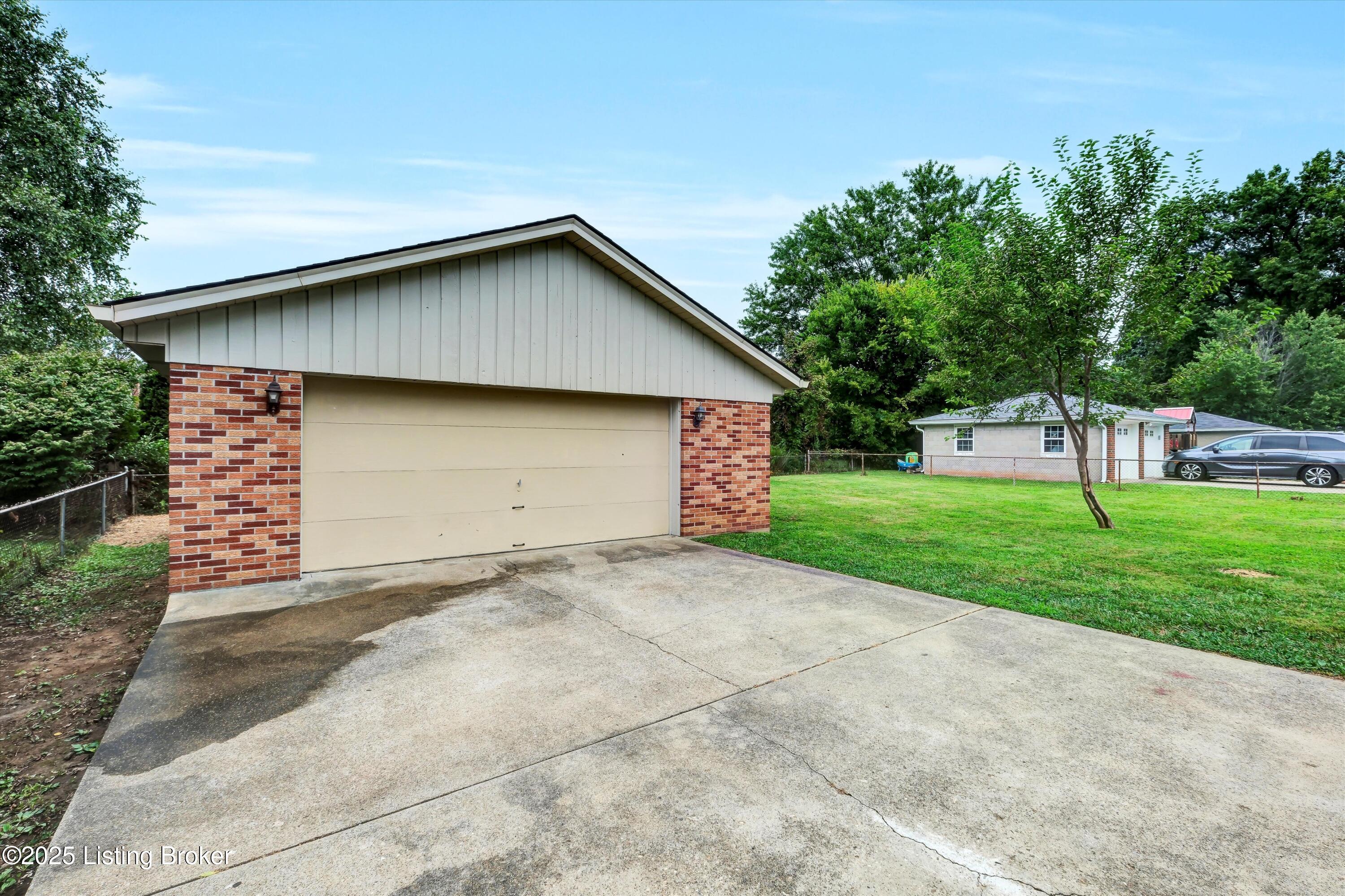 3124 Marlin Road Louisville, KY 40220 - Photo 24 of 29 Garage
