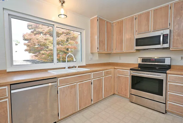 $549,999 | 405 Thistle Circle, Martinez, CA 94553