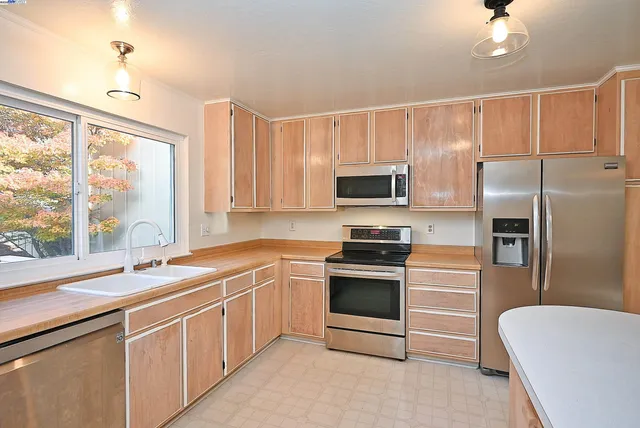 $549,999 | 405 Thistle Circle, Martinez, CA 94553