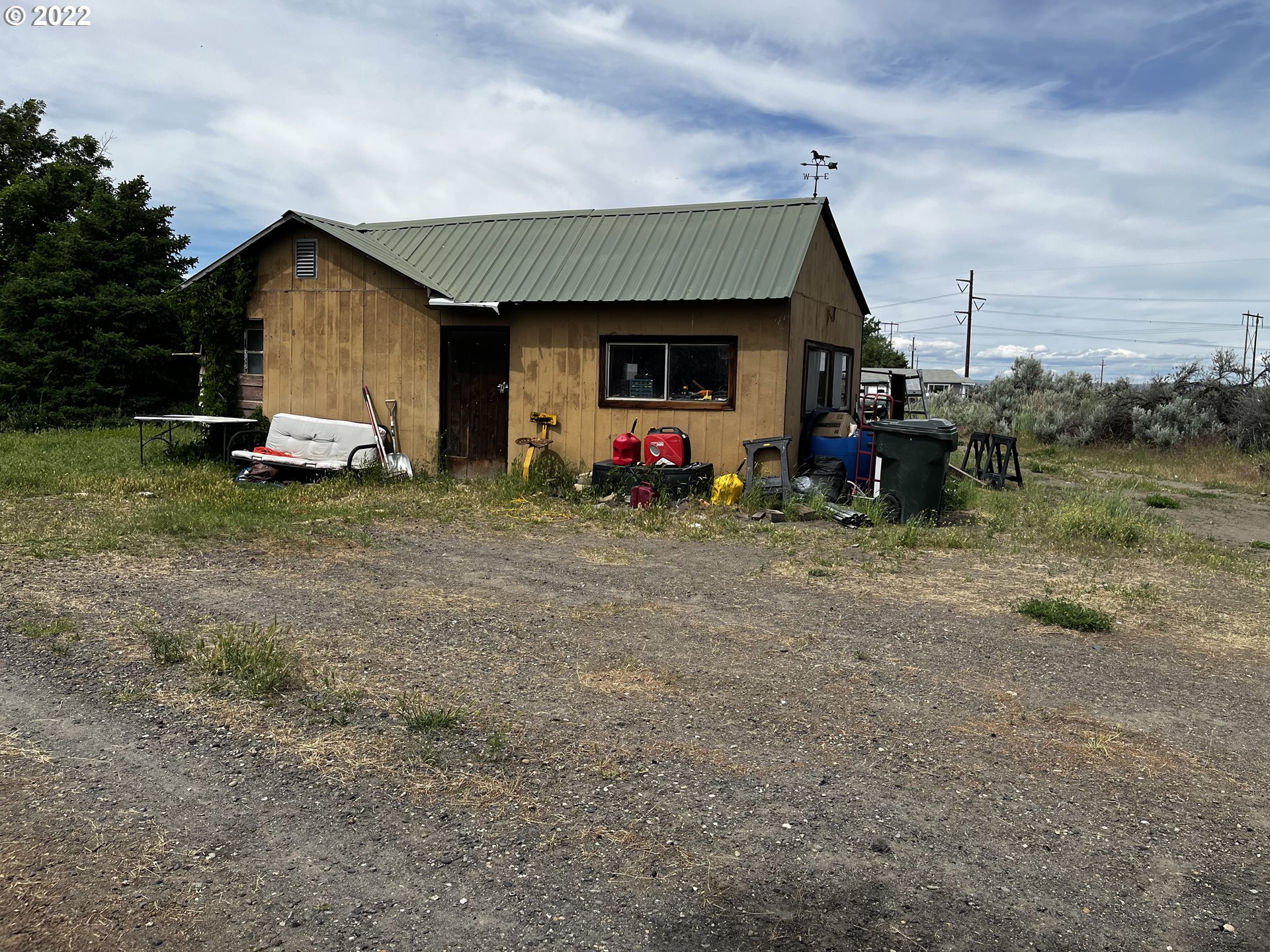 911 East Punkin Center Road Hermiston, OR 97838 - Photo 3 of 12 a view of a house with a yard and sitting area
