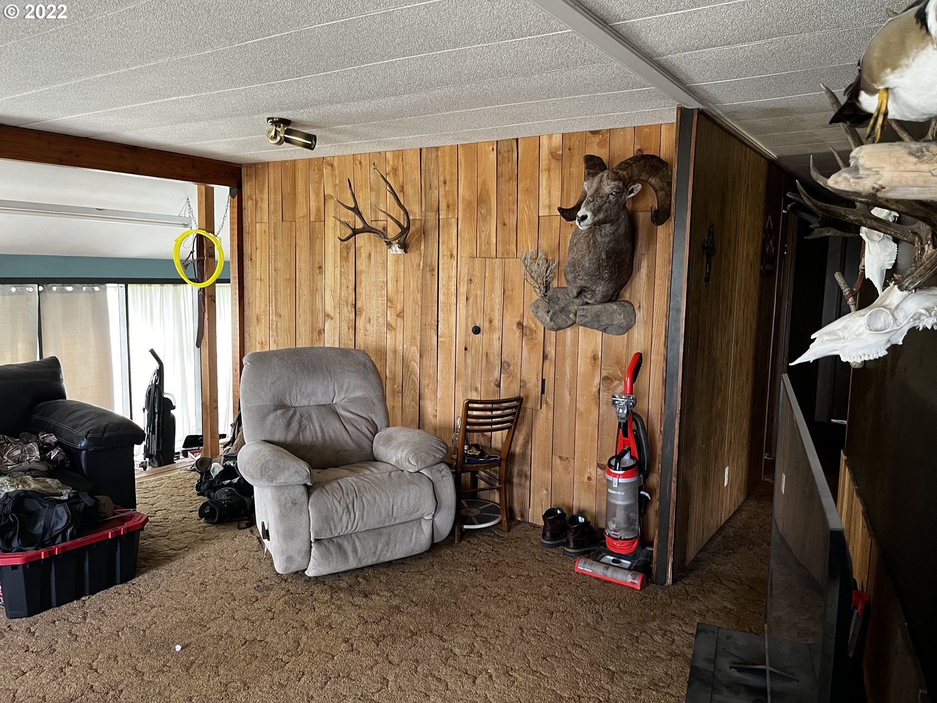 911 East Punkin Center Road Hermiston, OR 97838 - Photo 9 of 12 a living room with furniture and a flat screen tv