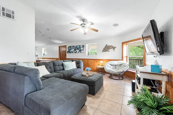 $2,500 | 302 Palm Drive, Unit CR776, Liverpool, TX 77577