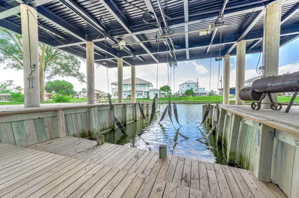 $2,500 | 302 Palm Drive, Unit CR776, Liverpool, TX 77577