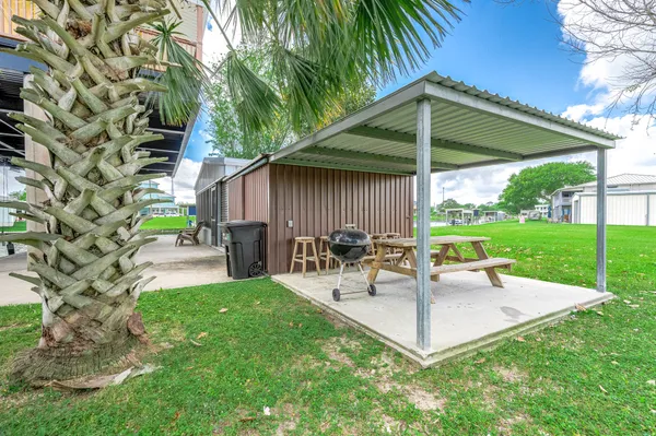 $2,500 | 302 Palm Drive, Unit CR776, Liverpool, TX 77577