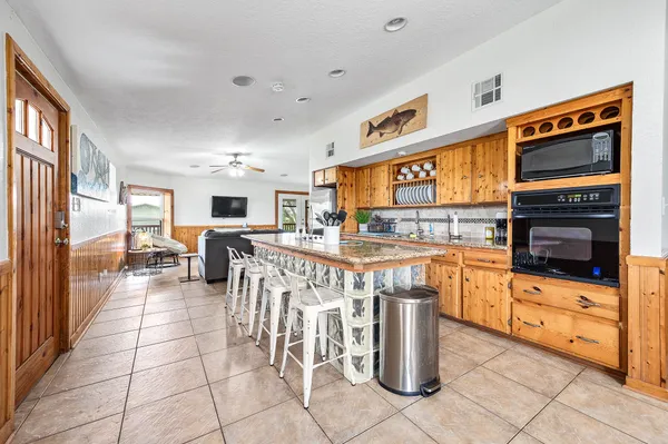 $2,500 | 302 Palm Drive, Unit CR776, Liverpool, TX 77577