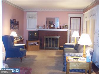 111 Deptford Road Glassboro, NJ 08028 - Photo 2 of 12 Living Room