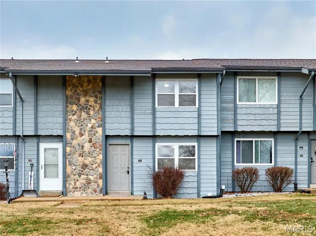 $1,850 | 2402 Savoy Drive, Unit 2402, Lake St. Louis, MO 63367