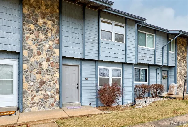 $1,850 | 2402 Savoy Drive, Unit 2402, Lake St. Louis, MO 63367
