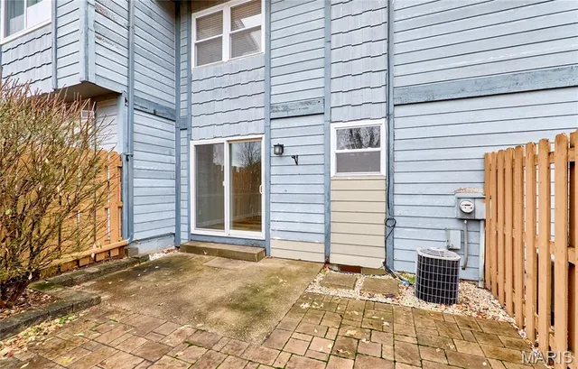 $1,850 | 2402 Savoy Drive, Unit 2402, Lake St. Louis, MO 63367
