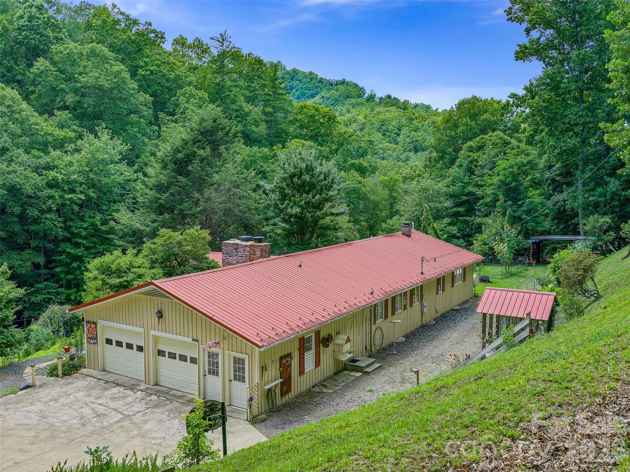 1065 Upper Pig Pen Road Green Mountain, NC 28740 - Photo 2 of 39