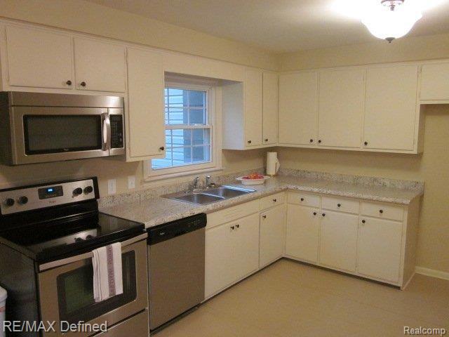 740 Elizabeth Street Rochester, MI 48307 - Photo 4 of 24 Stainless Steel Appliances