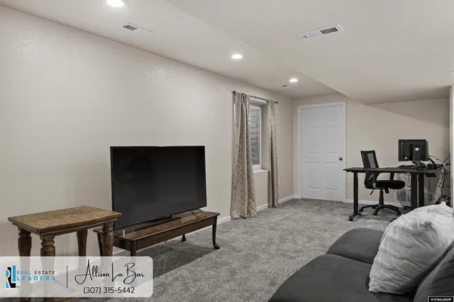 $399,000 | 1096 7th Street, Evansville, WY 82636