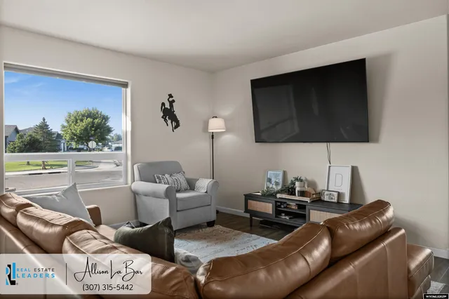 $399,000 | 1096 7th Street, Evansville, WY 82636