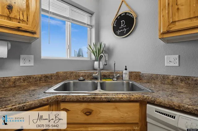 $399,000 | 1096 7th Street, Evansville, WY 82636