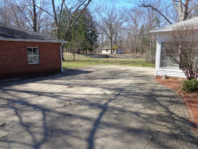 6755 West Pleasant Valley Road Cleveland, OH 44129 - Photo 24 of 28 Turnaround Beside House