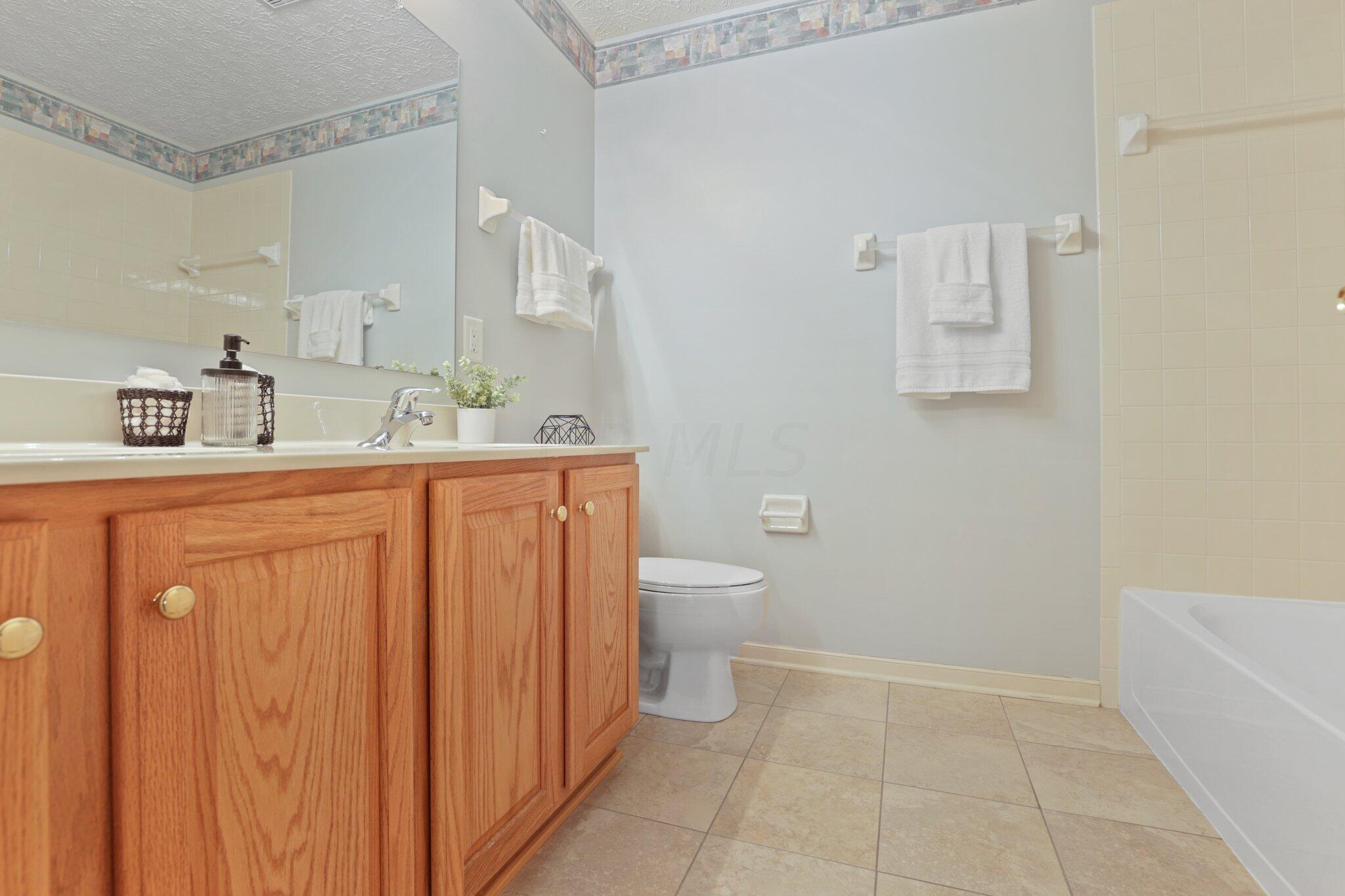 145 Rivers Edge Way Columbus, OH 43230 - Photo 45 of 69 Upstairs Hall Bath