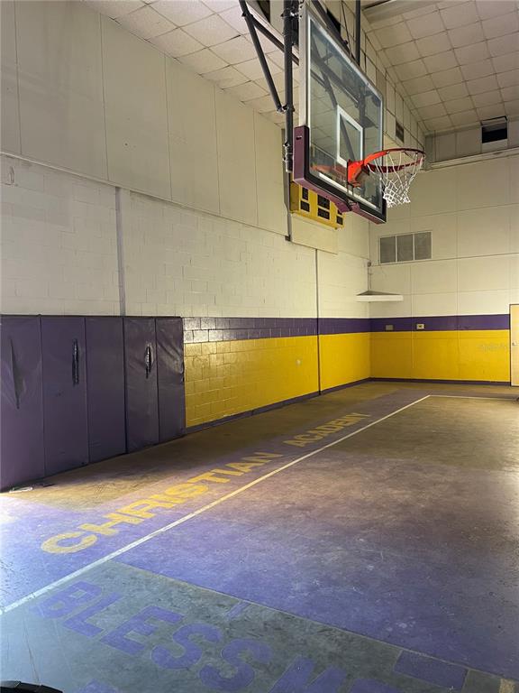 2425 North Hiawassee Road Orlando, FL 32818 - Photo 2 of 10 a view of a room with an empty space