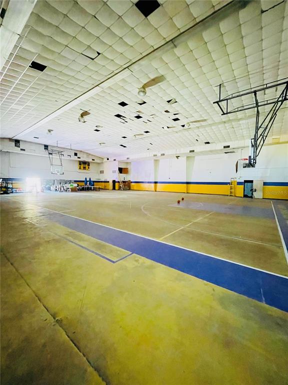 2425 North Hiawassee Road Orlando, FL 32818 - Photo 5 of 10 a view of an indoor swimming pool