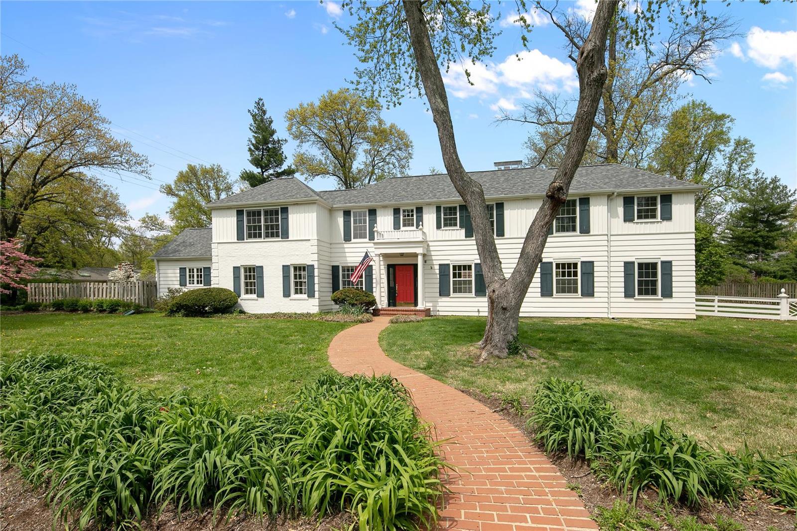 11 Warson Terrace Drive Ladue, MO 63124 - Photo 2 of 27