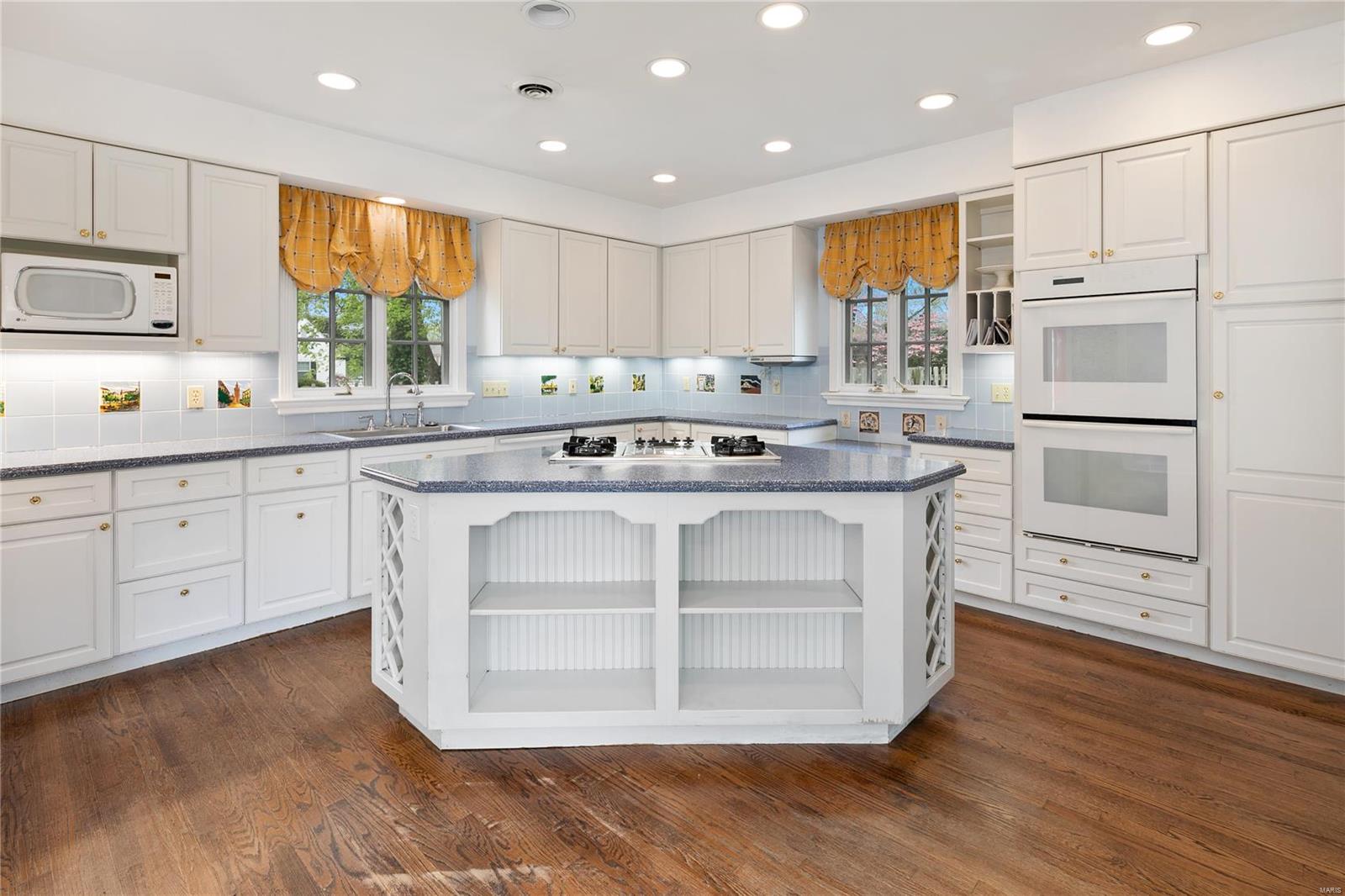 11 Warson Terrace Drive Ladue, MO 63124 - Photo 17 of 27