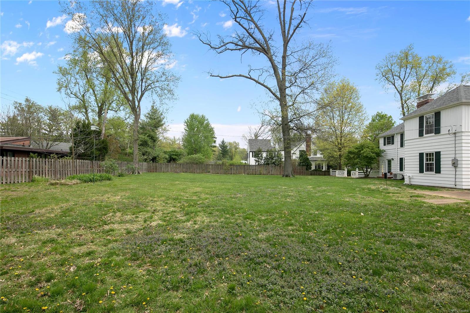 11 Warson Terrace Drive Ladue, MO 63124 - Photo 8 of 27