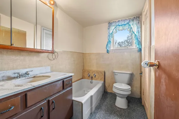 $699,000 | 104 McClellan Street, Hillsdale, MI 49242