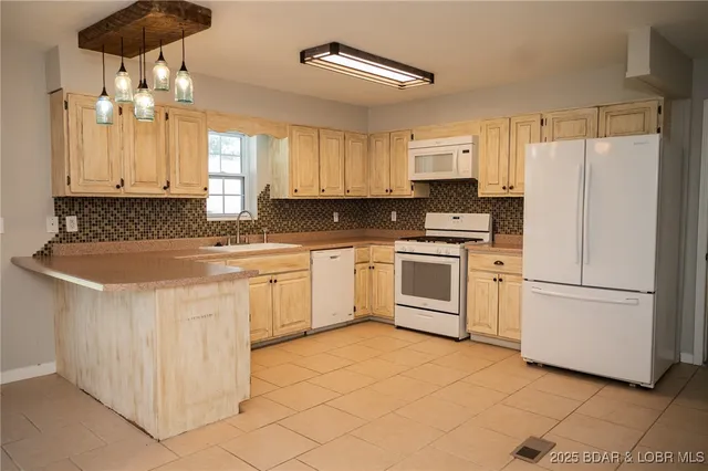 $284,900 | 18 Chippewa Drive, Eldon, MO 65026