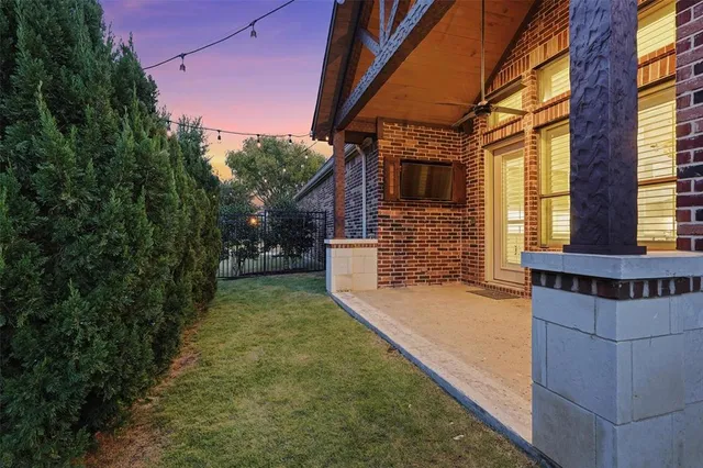 a view of house with backyard