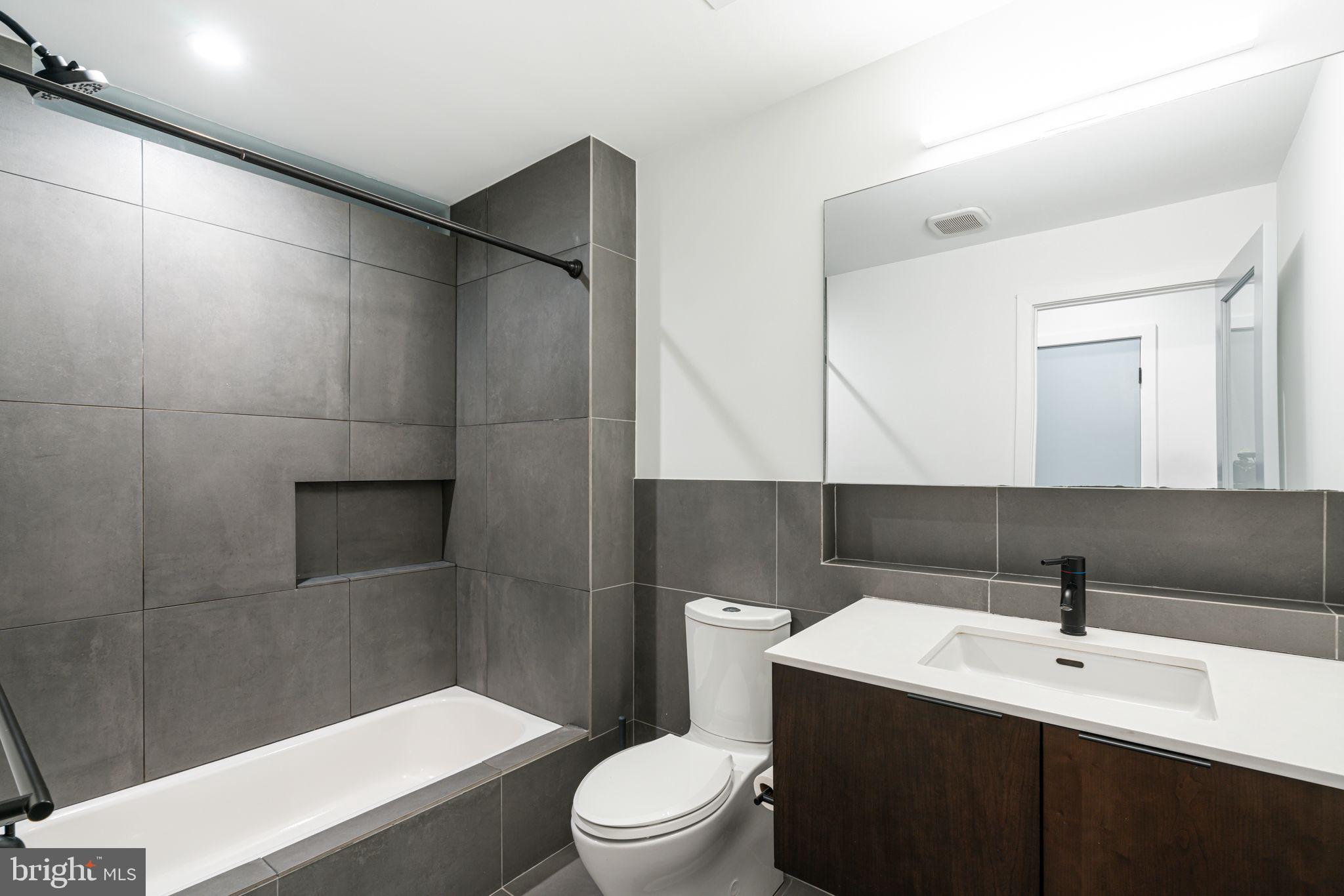 1433 Fitzwater Street, Unit 1 Philadelphia, PA 19146 - Photo 15 of 21