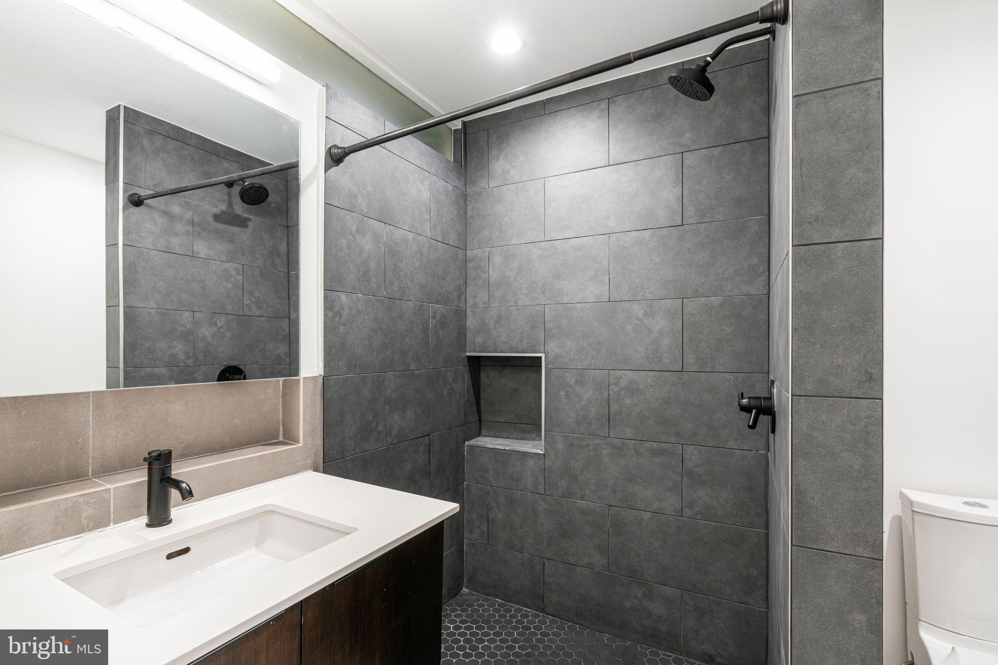 1433 Fitzwater Street, Unit 1 Philadelphia, PA 19146 - Photo 16 of 21