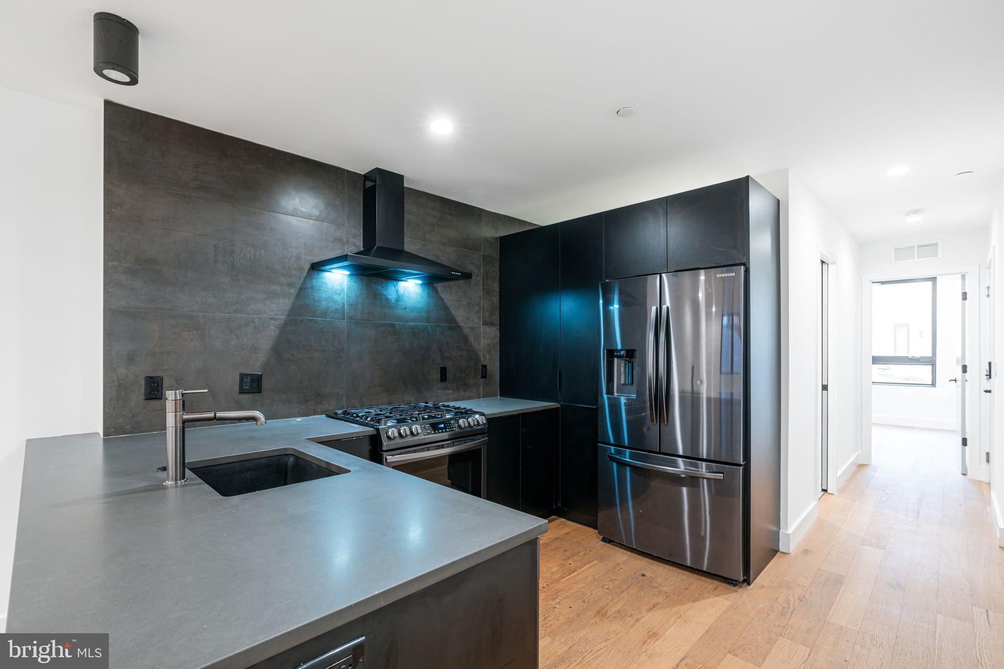 1433 Fitzwater Street, Unit 1 Philadelphia, PA 19146 - Photo 3 of 21