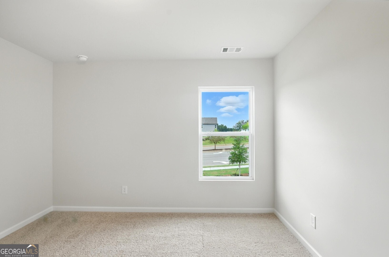 6 Umber Lane Newnan, GA 30263 - Photo 26 of 43 an empty room with a window