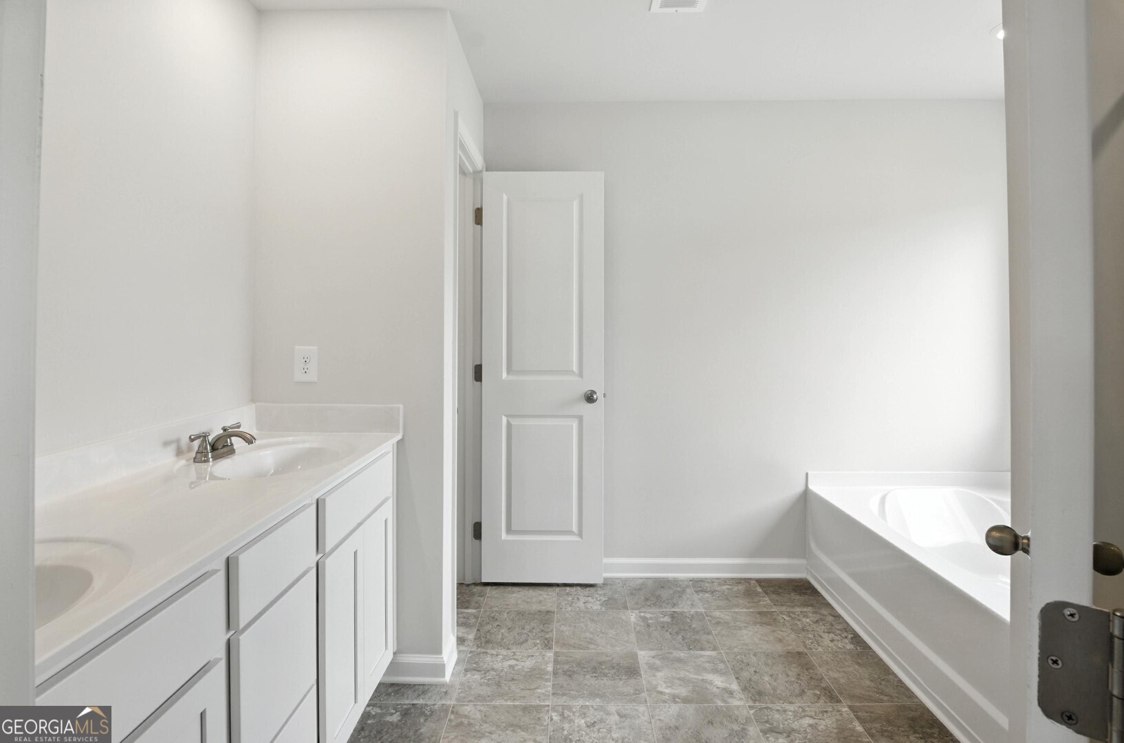 6 Umber Lane Newnan, GA 30263 - Photo 39 of 43 a bathroom with a sink and a tub